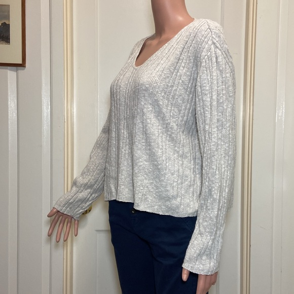Medium Distinctive Sportswear Cream Pull- on Sweater - Picture 4 of 12